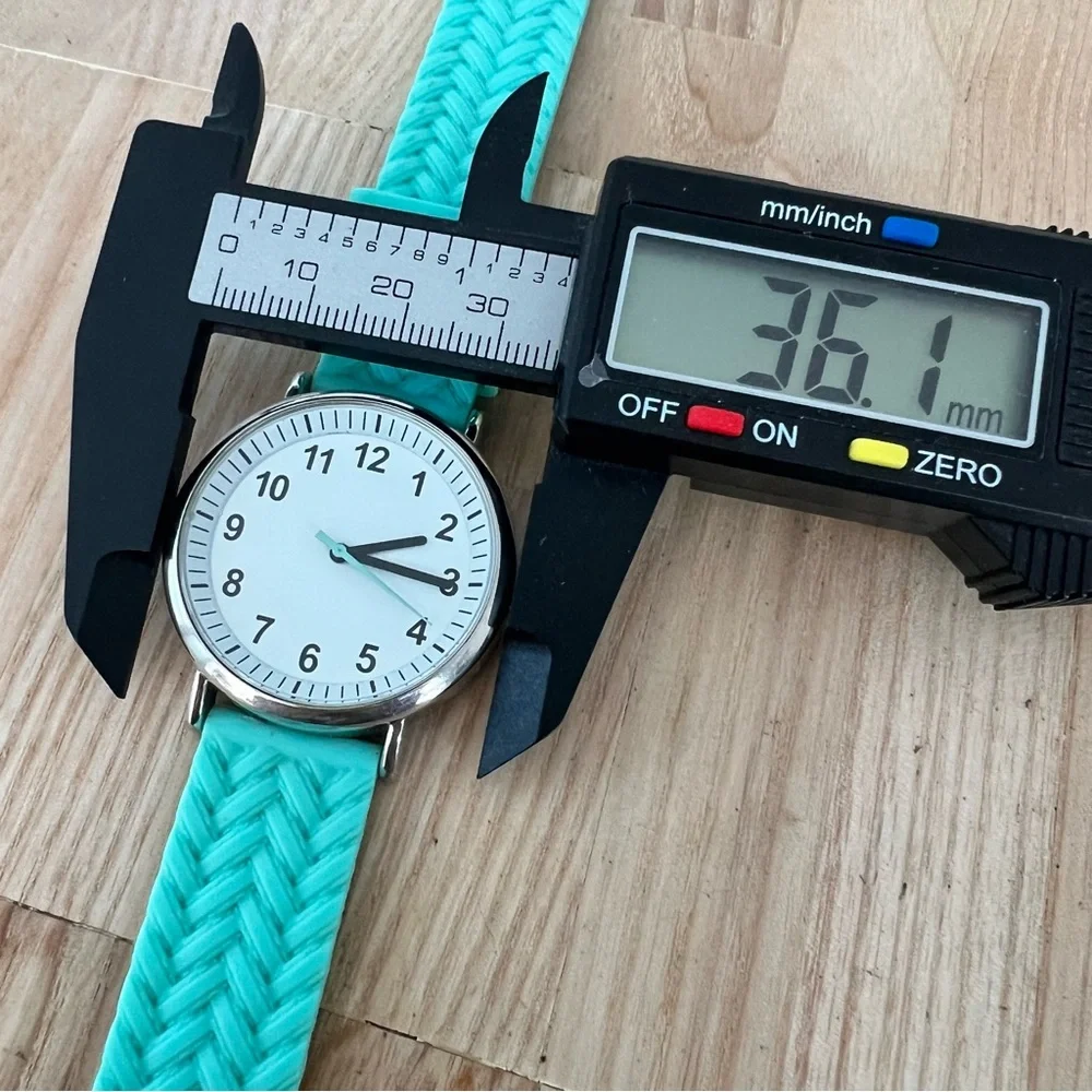 Unbranded ladies stainless steel silicone strap fashion watch NEW BATTERY